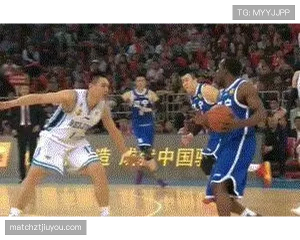 篮球规则：带球撞人的定义与裁判判罚的详细解析